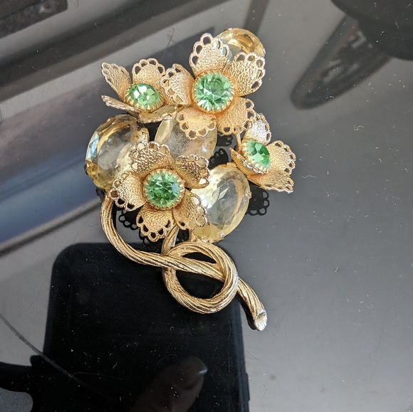 1930's Vaseline Uranium Glass, Czech Glass Filigree Brooch - Picture 4 of 13